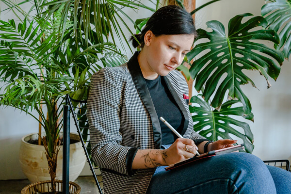 Home Photo Of Calligraphy Artist